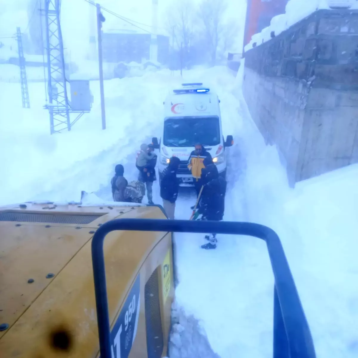 Ağrı'da köylerde rahatsızlanan hastalar için ekipler seferber oldu