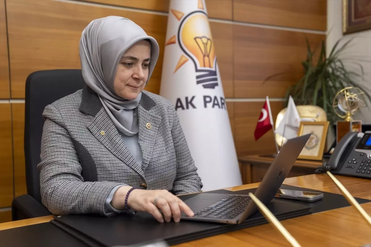 AK Parti Kadın Kolları Başkanı Ercan, AA'nın "Yılın Kareleri" oylamasına katıldı