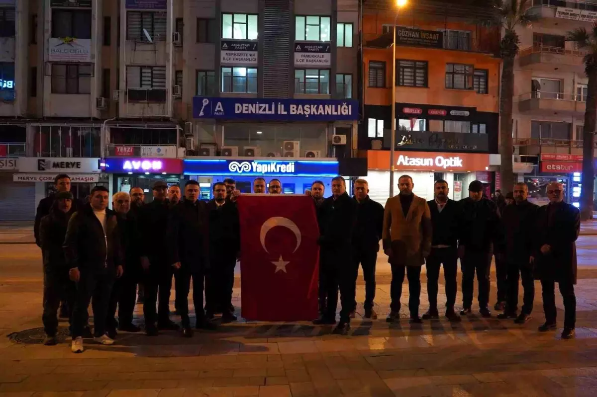Anahtar Parti Denizli il binasına dev Türk bayrağı asıldı