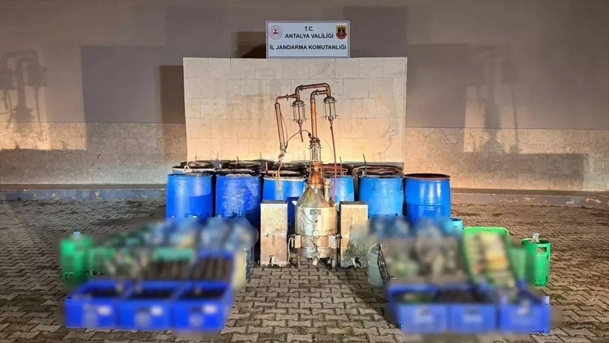 Antalya'da 4 bin 663 litre sahte ve kaçak alkol ele geçirildi