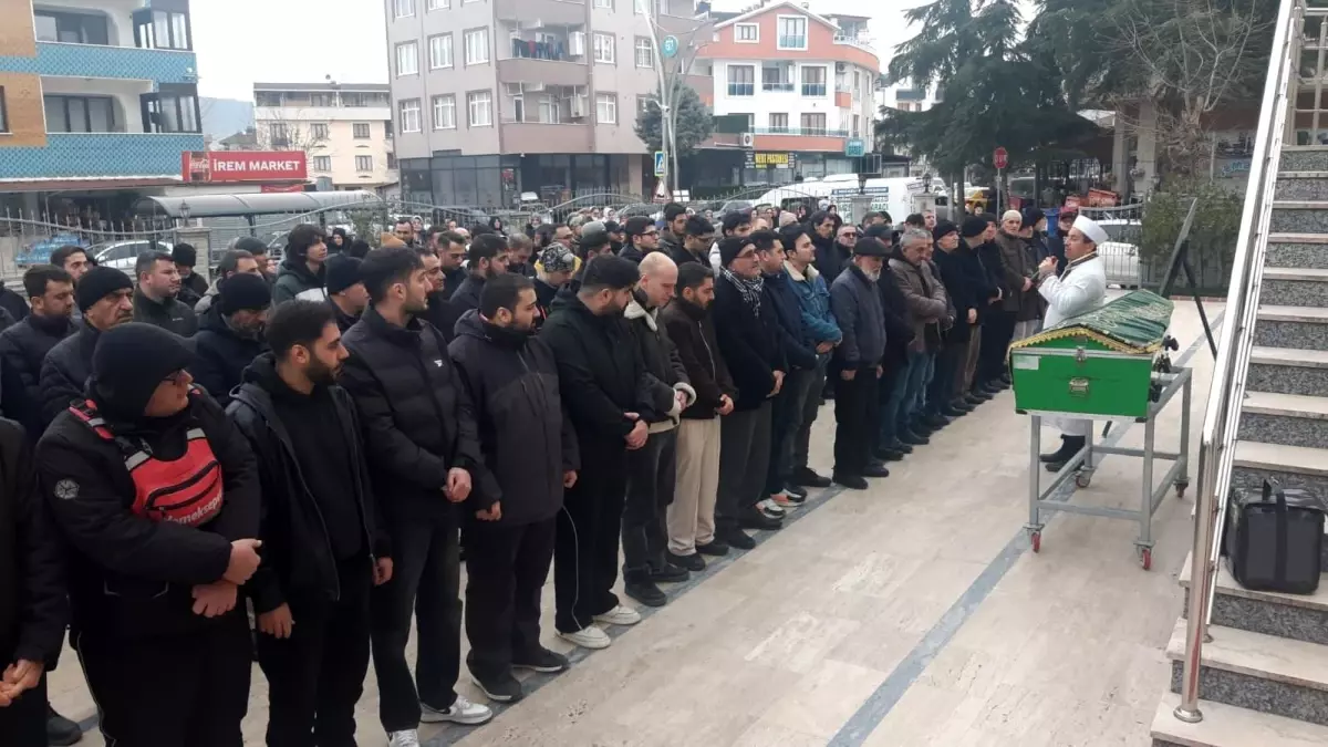 Arkadaşı tarafından bıçaklanarak öldüren genç toprağa verildi