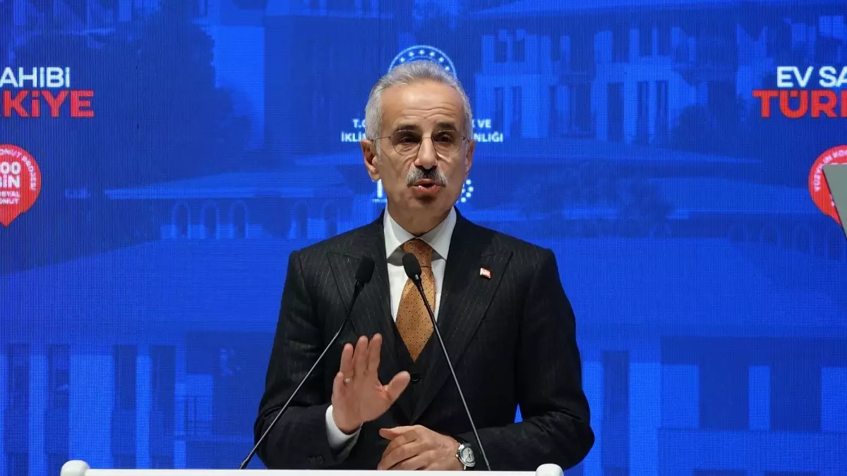 Bakan Uraloğlu'ndan Bayrağa Yapılan Saldırıya Sert Tepki