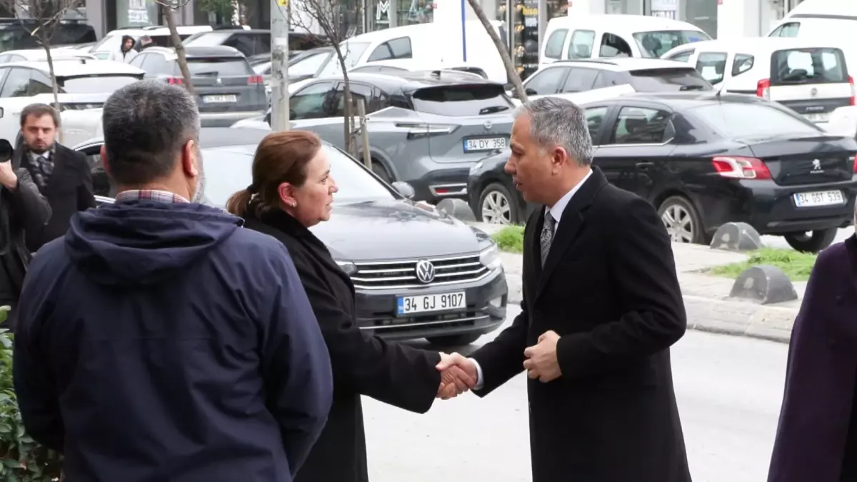 İçişleri Bakanı Ali Yerlikaya, Atlas Çağlayan'ın ailesine taziye ziyaretinde bulunuyor