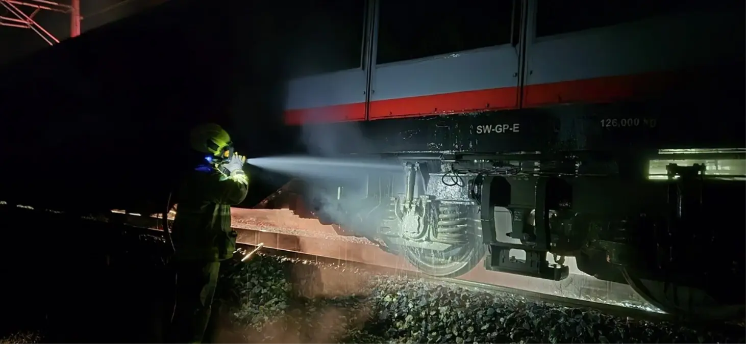Balıkesir'de yük taşıyan trende çıkan yangın söndürüldü