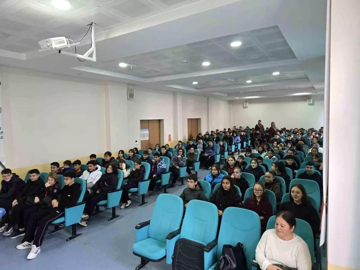 Bilecik'te sosyal medya bağımlılığına karşı farkındalık eğitimi