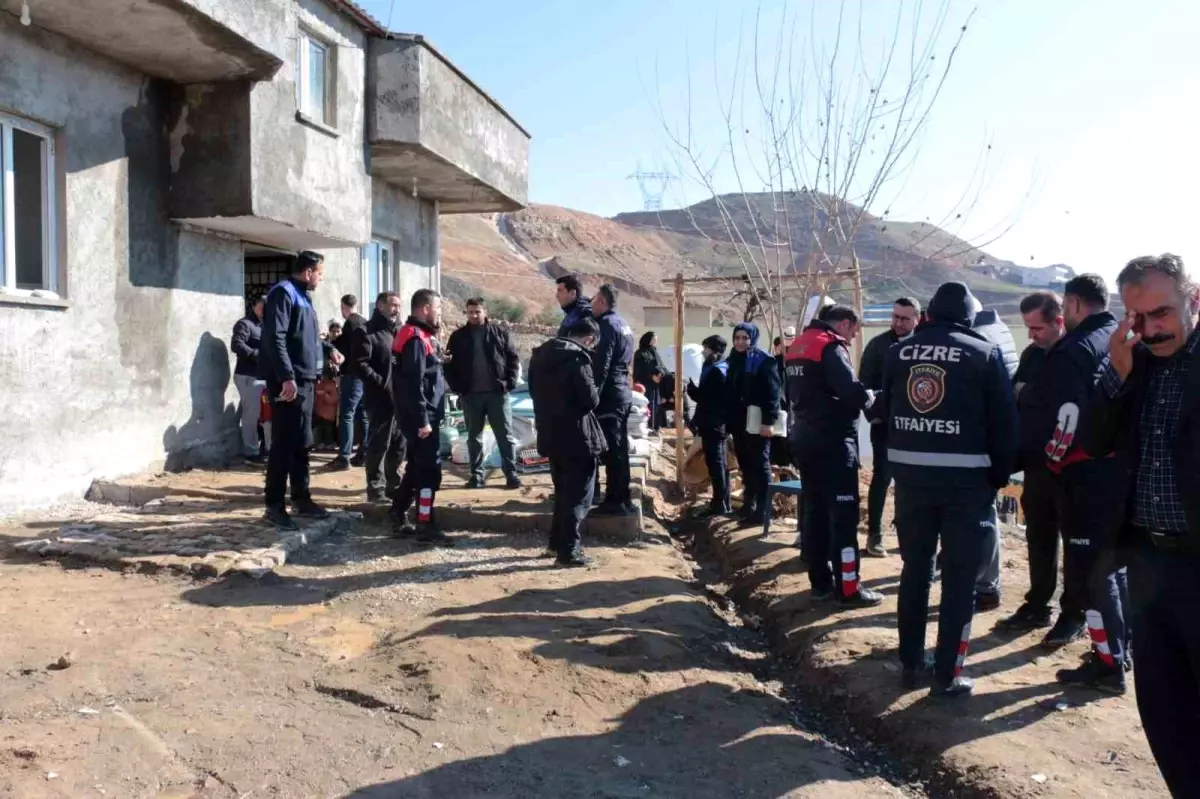 Cizre'de facianın eşiğinden dönüldü: Dev kayalar evi yerle bir etti