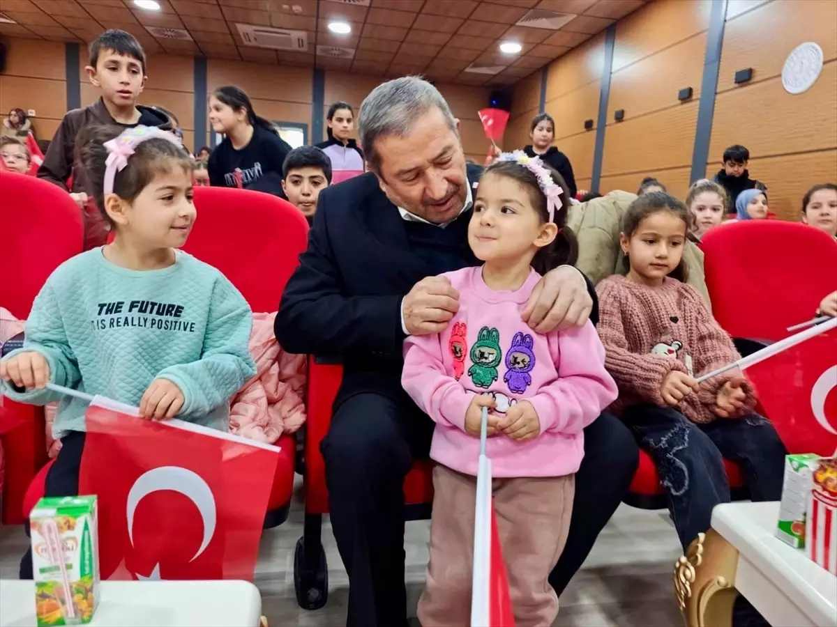 Darende'de çocuklar sinemaya götürüldü