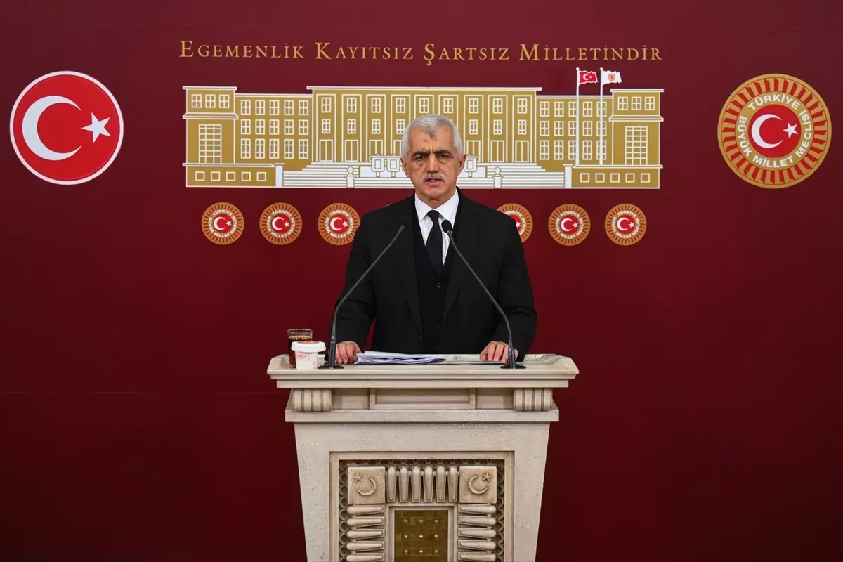 DEM Parti'li Gergerlioğlu'ndan, terör örgütü YPG/SDG yandaşlarının Türk bayrağına saldırısına eleştiri Açı...