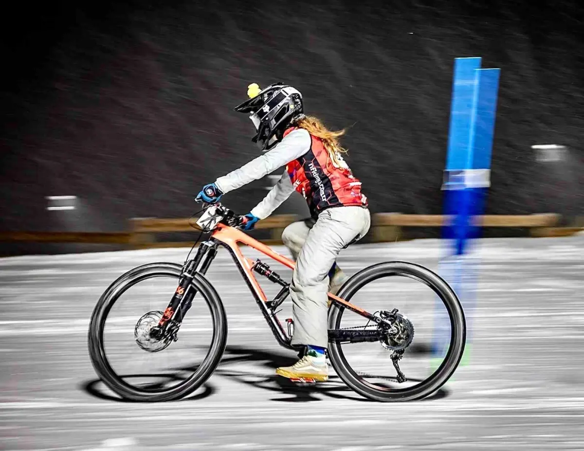 Denizlili sporcu Snow Bike Türkiye Şampiyonası'na damga vurdu