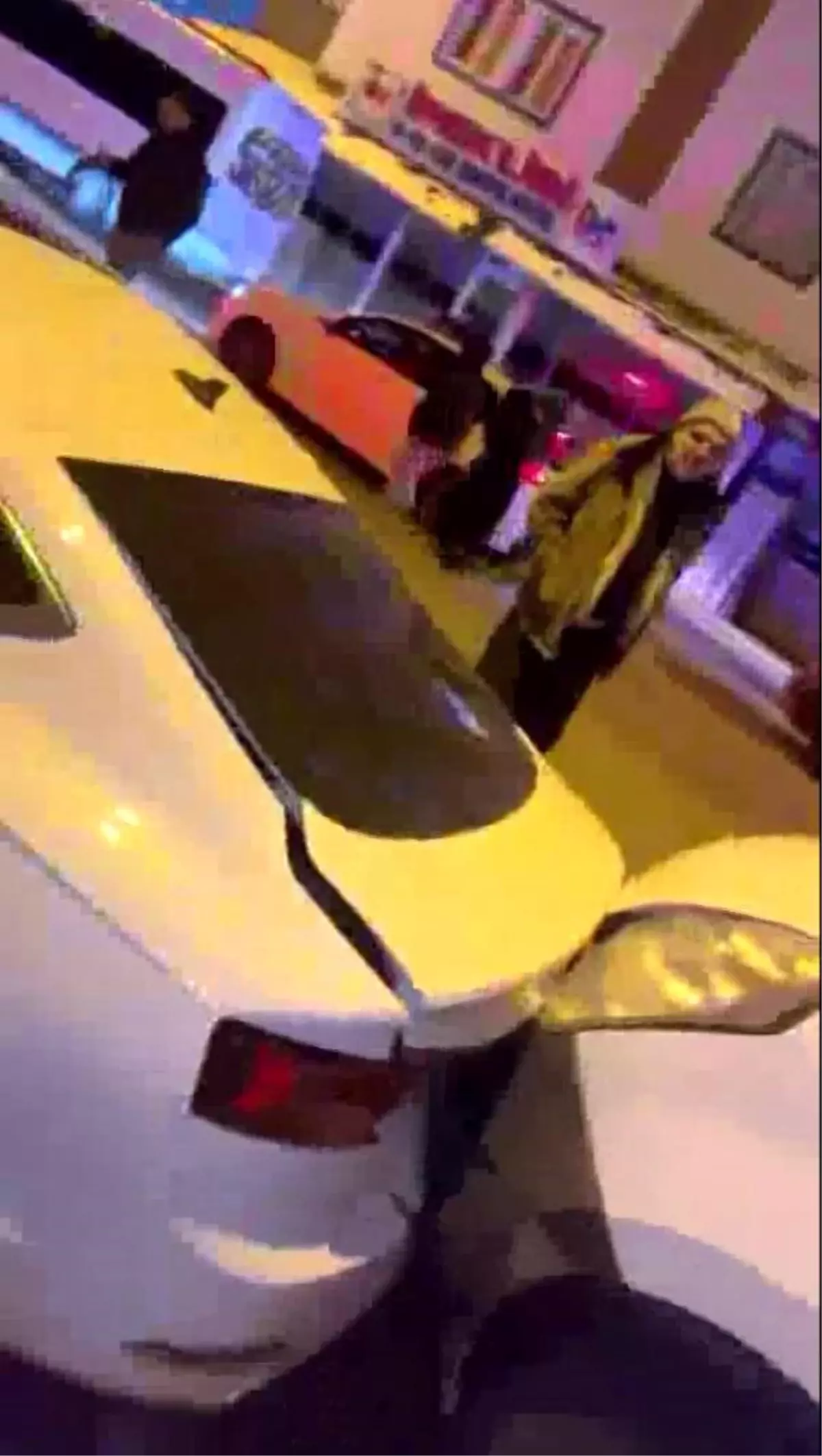 Diyarbakır'da alkollü sürücüler paniğe neden oldu: Biri polisten kaçtı, diğeri 8 aracı biçti