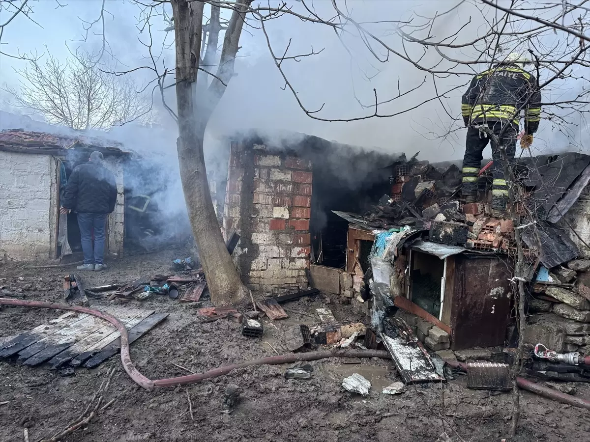 Edirne'de bir evin kömürlüğünde çıkan yangın söndürüldü