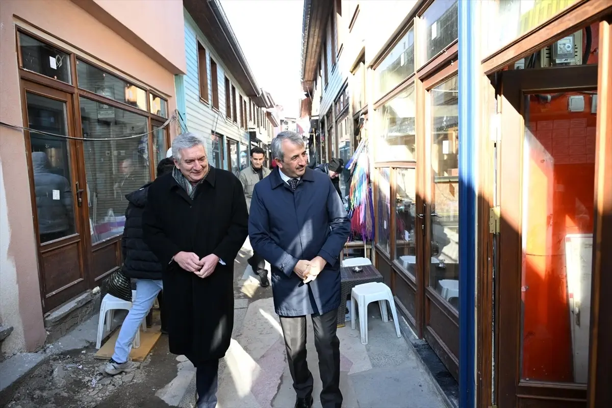 Vali Sezer'den Kunduracılar Sokağı İncelemesi