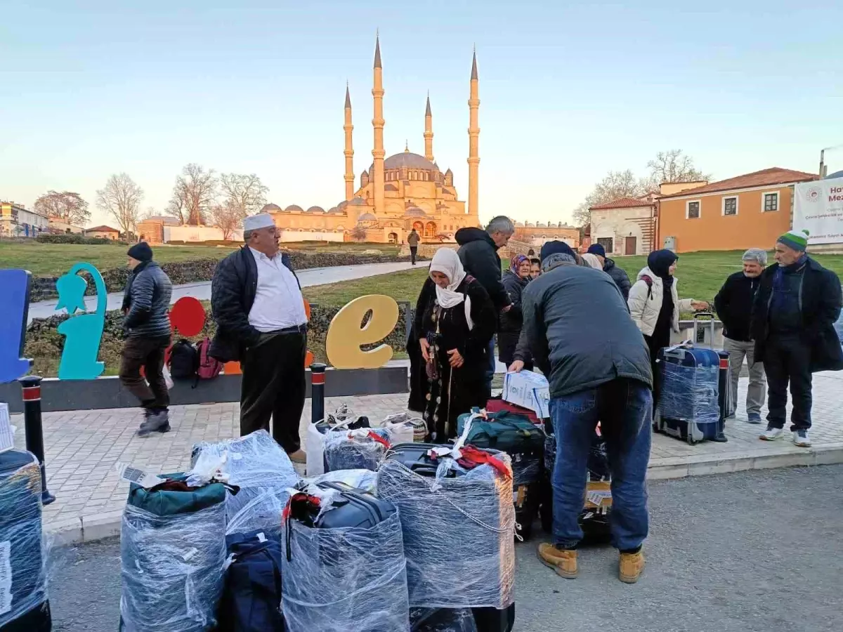 Edirneli umreciler Selimiye Meydanı'nda karşılandı