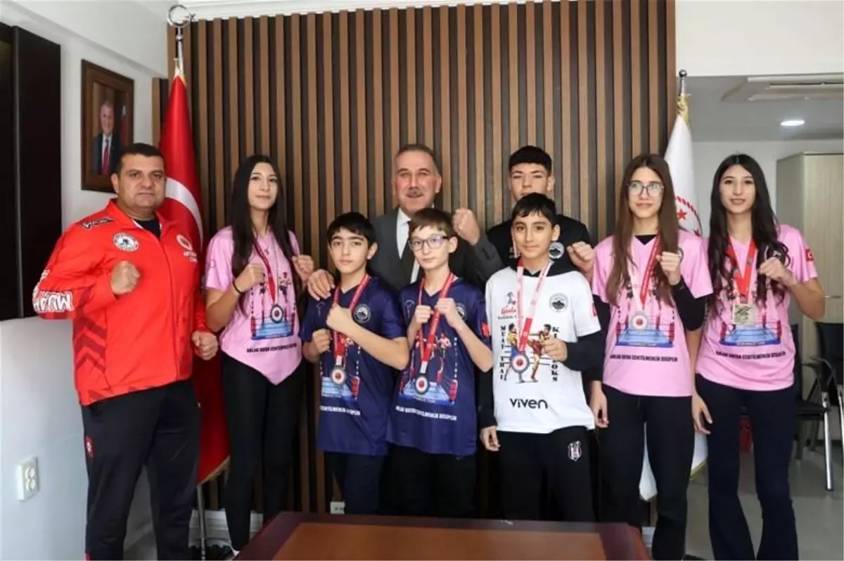 Gençlik ve Spor İl Müdürü Yığmatepe Muay Thai'de başarılı olan sporcuları ağırladı