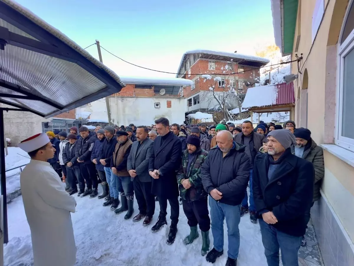 Giresun'da çığ altında hayatını kaybeden çoban toprağa verildi