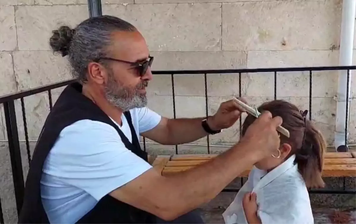 Hayırsever kuaför köylere gidip kız çocuklarını ücretsiz tıraş ediyor