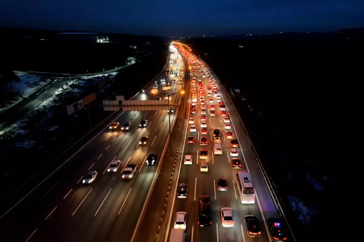 İstanbul'da akşam saatlerinde trafik yoğunluğu yüzde 85'e çıktı