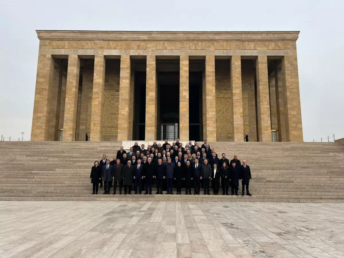 İYİ Parti'den, Anıtkabir'e ziyaret