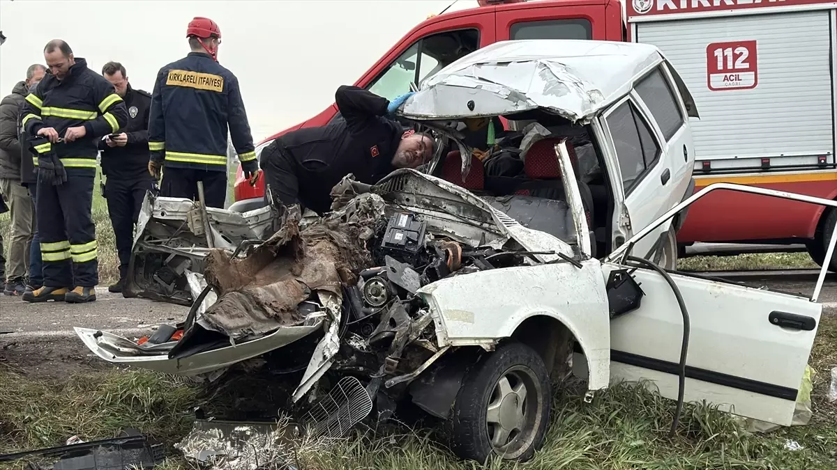 Kırklareli'nde kamyon ile otomobilin çarpıştığı kazada 1 kişi öldü, 1 kişi yaralandı