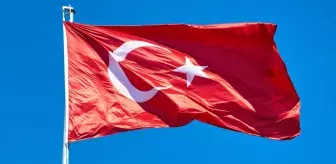 Kocaeli'de yıpranmış Türk bayrağına yapılan uygulamayla ilgili 3 kişi tutuklandı