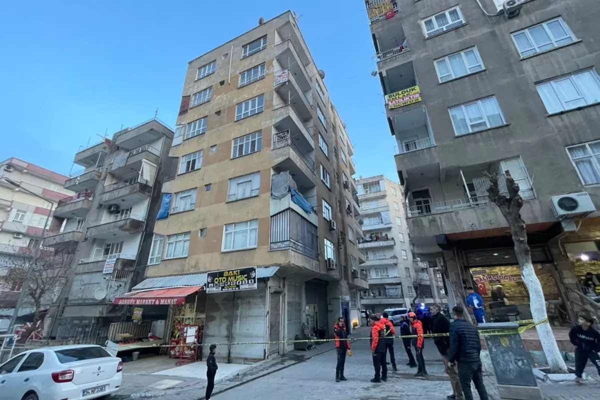 Kolondan ses geldiği iddiası binayı boşalttırdı