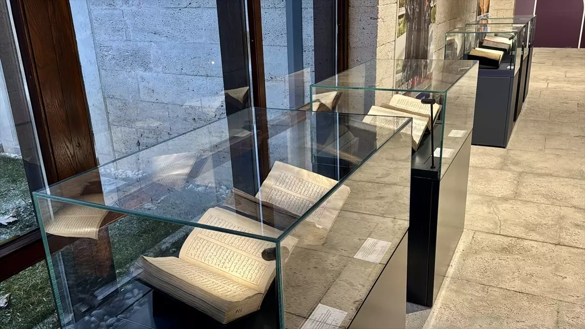 Öğrenciler Türkçenin bayraktarı Aşık Paşa'nın eserlerini müzede öğreniyor