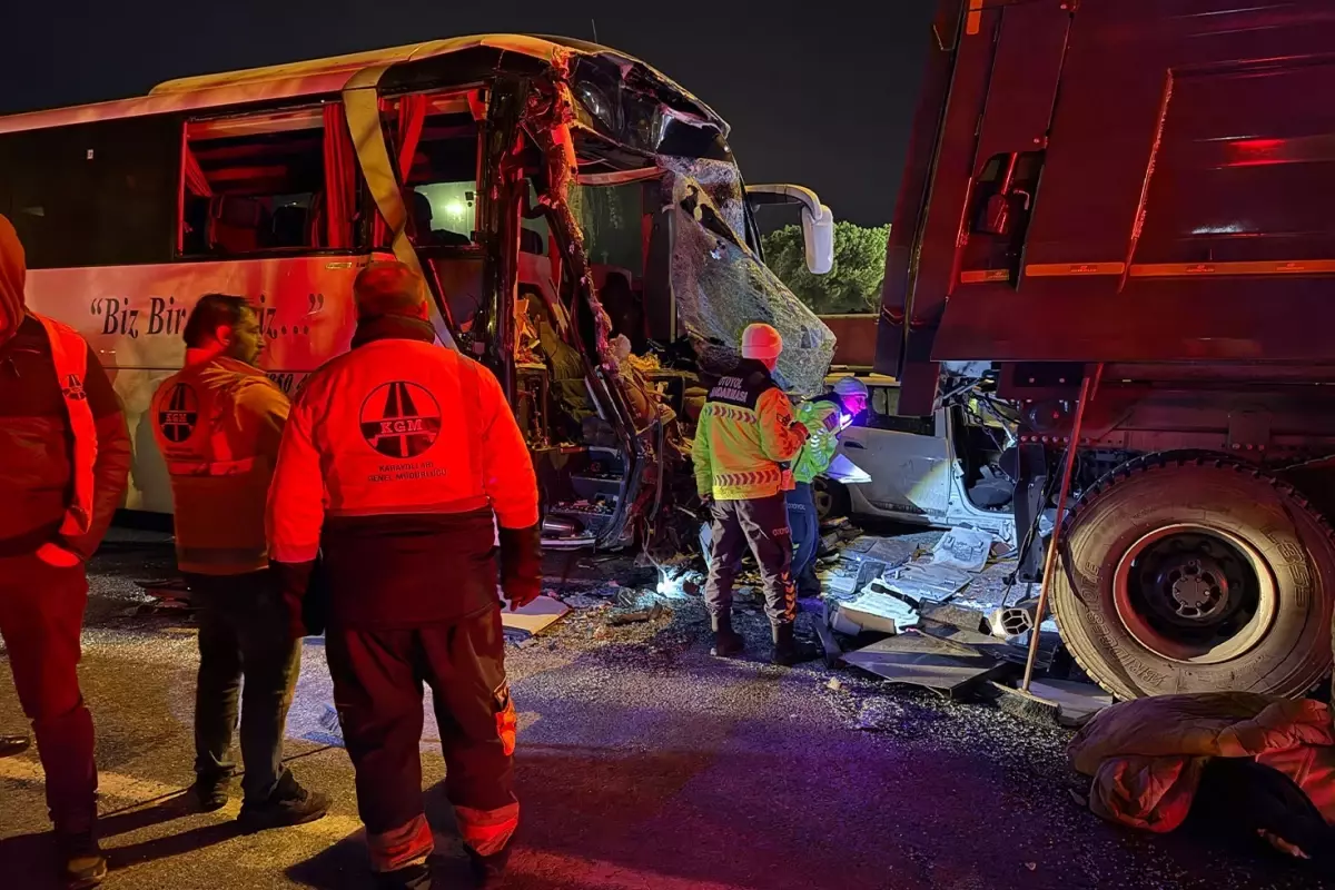 TEM Otoyolu'nda feci kaza: 1 ölü, 3'ü ağır 27 yaralı