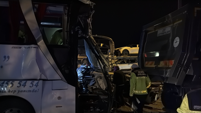 sakarya tem otoyolu nda feci kaza 1 olu 19 19489100 4349 m