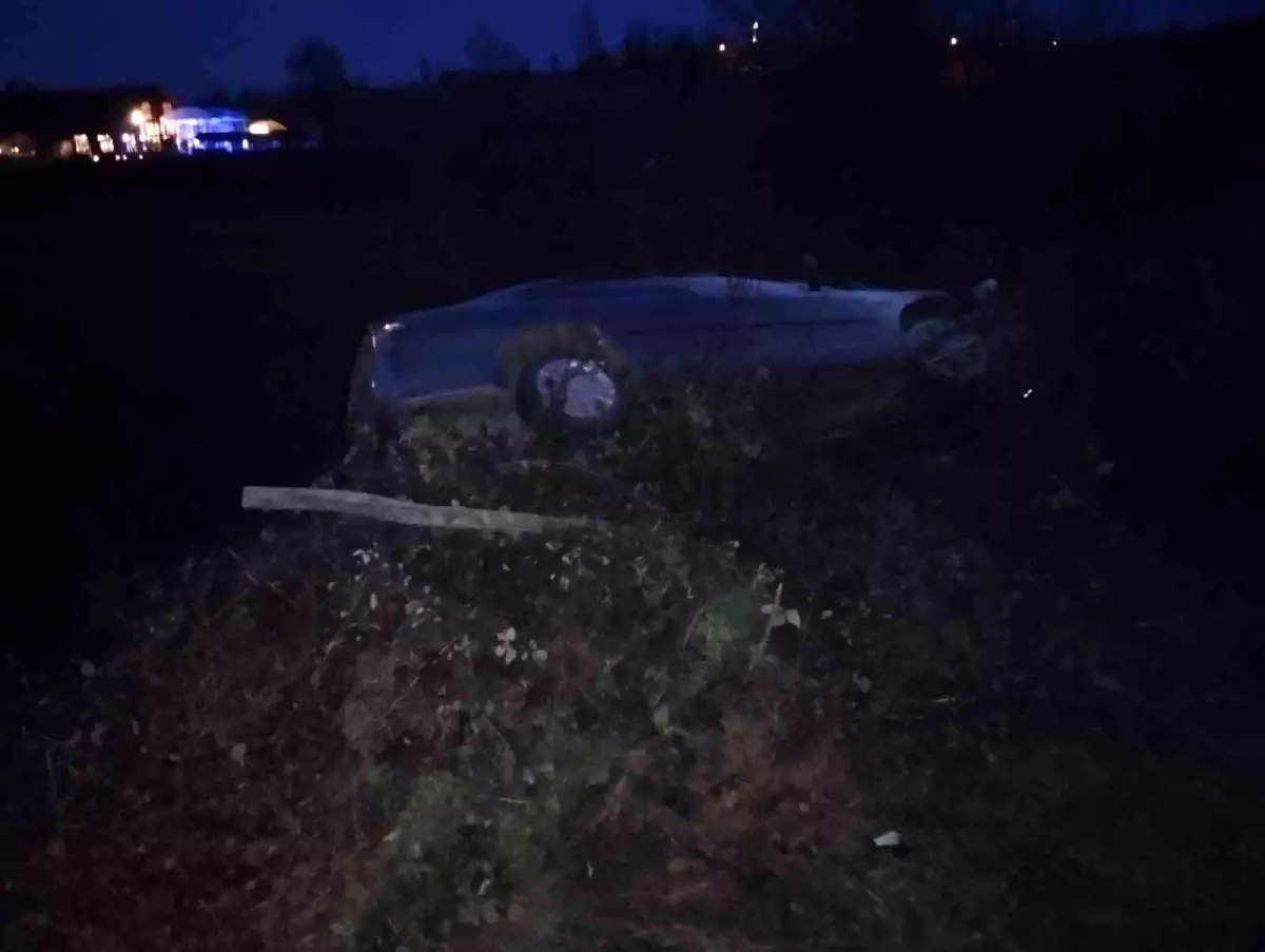 Samsun'da otomobil şarampole yuvarlandı: 3 yaralı