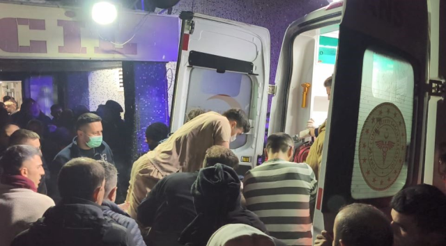 sevk sirasinda kalbi durdu doktor sedye uzerinde 19485862 9254 m