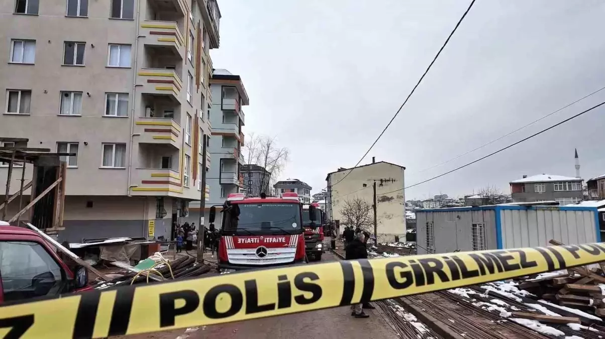 Sultanbeyli'de 5 katlı binada yangın: 12 kişi kurtarıldı