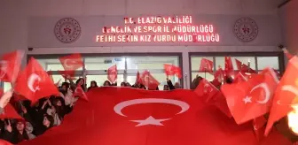 Terör örgütü YPG/SDG yandaşlarının Türk bayrağına saldırısına Elazığ'daki üniversitelilerden tepki