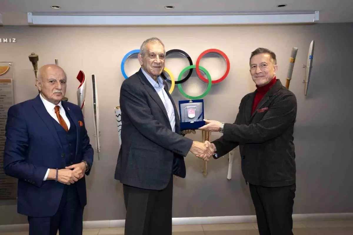 TMOK Anma ve Onurlandırma Komisyonu'ndan, Jülide Sonat'a ödül