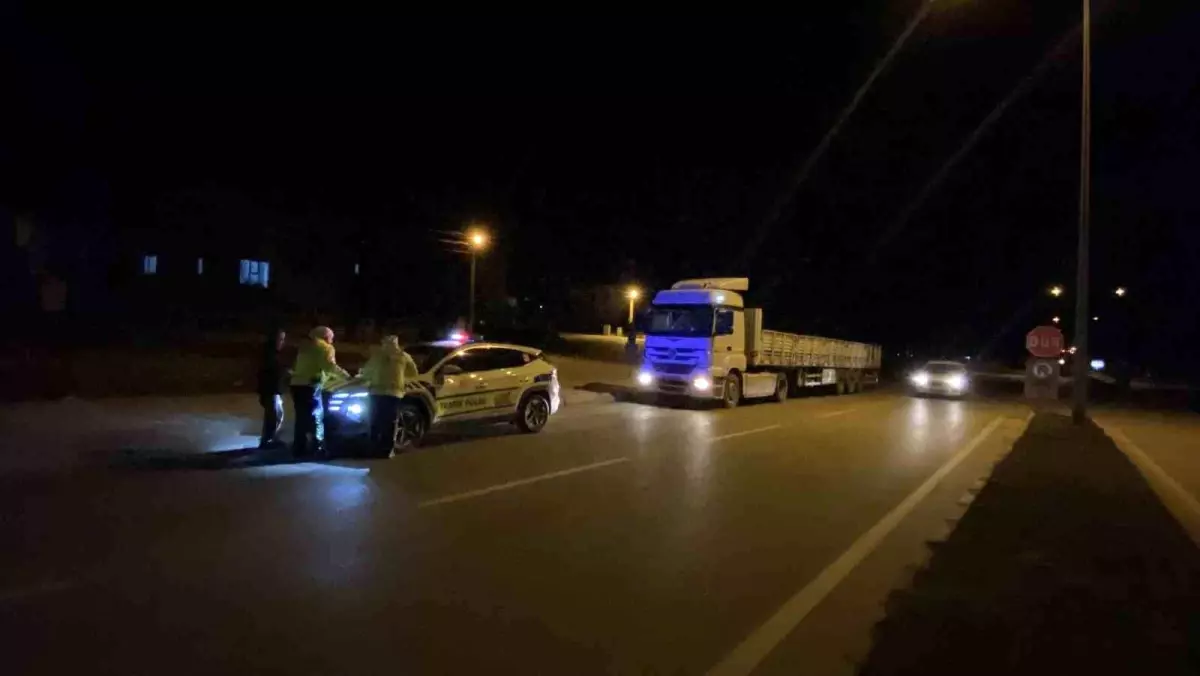 Uygulama noktasından kaçan tır sürücüsünün ehliyetsiz olduğu ve arandığı ortaya çıktı