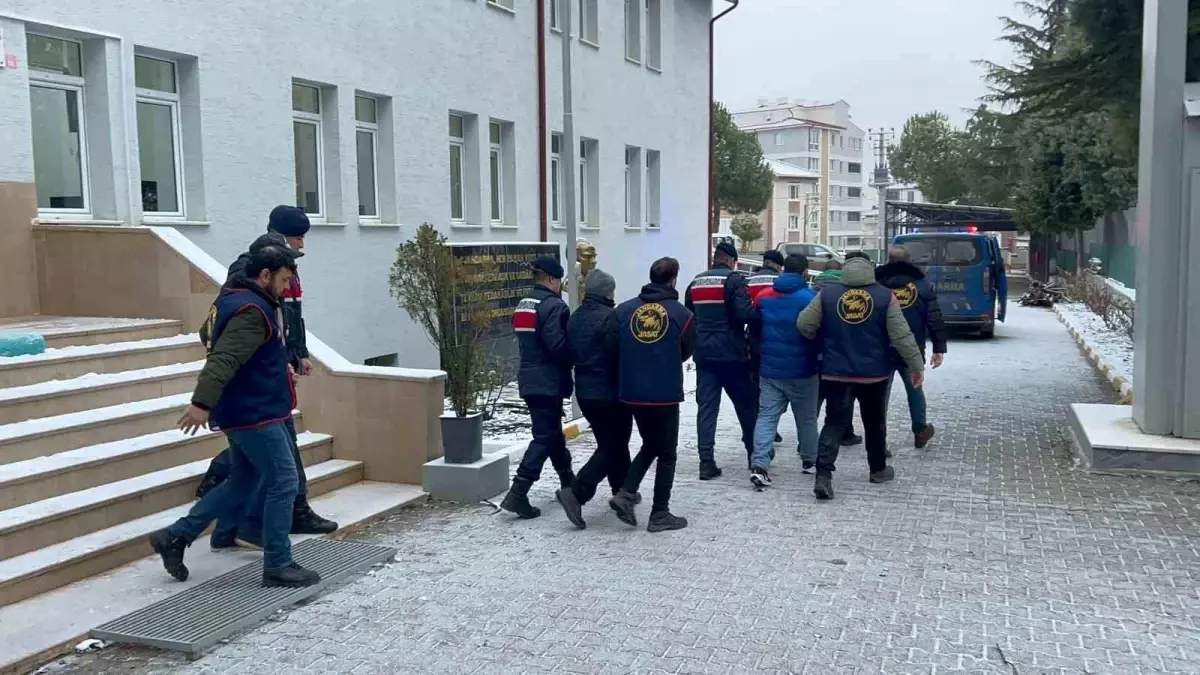 Yaşlı kadını dolandıranlar JASAT'tan kaçamadı