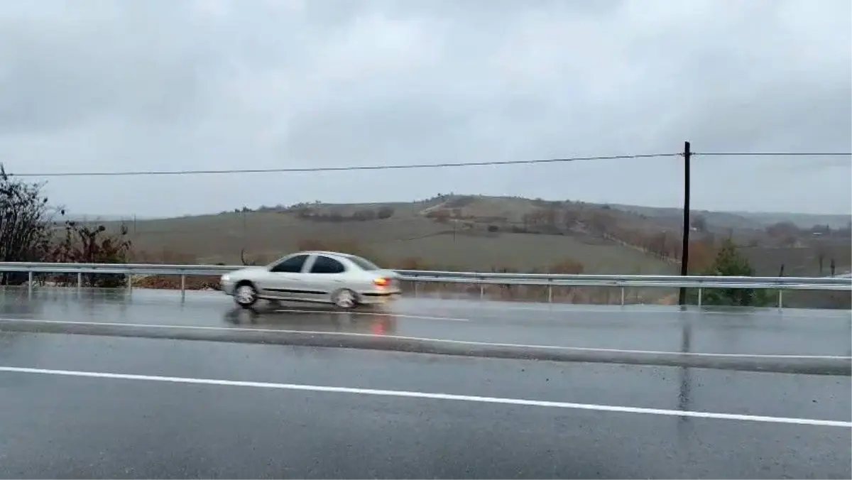 Yeni yapılan yolda yaşanan çökme kazalara daveti çıkarıyor