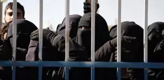 Terör örgütünden temizlenen bölgeye koştular! Evlatlarını bekleyenler var