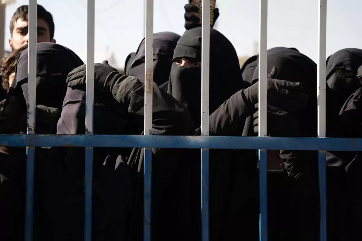 Terör örgütünden temizlenen bölgeye koştular! Evlatlarını bekleyenler var