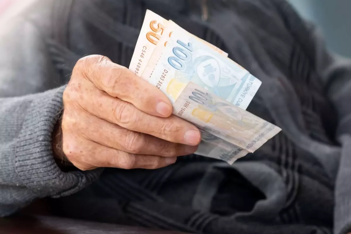 AK Parti'den emeklileri umutlandıran çıkış