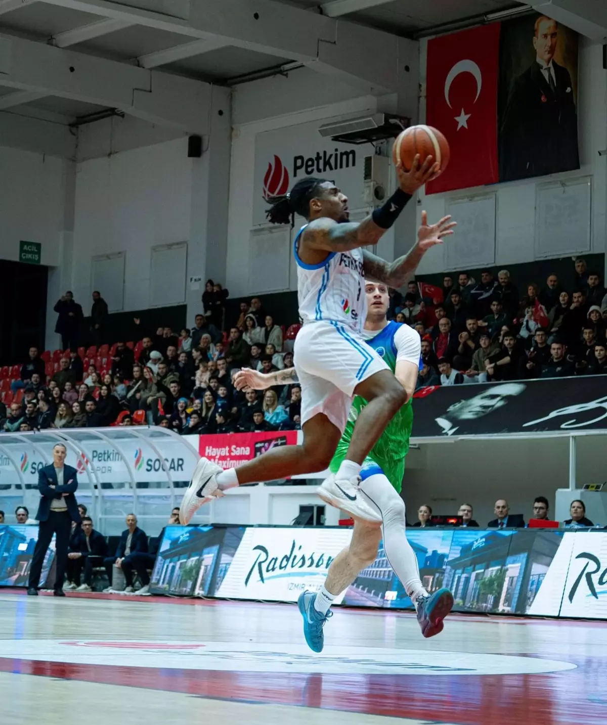 Aliağa Petkimspor zirveyi bırakmadı