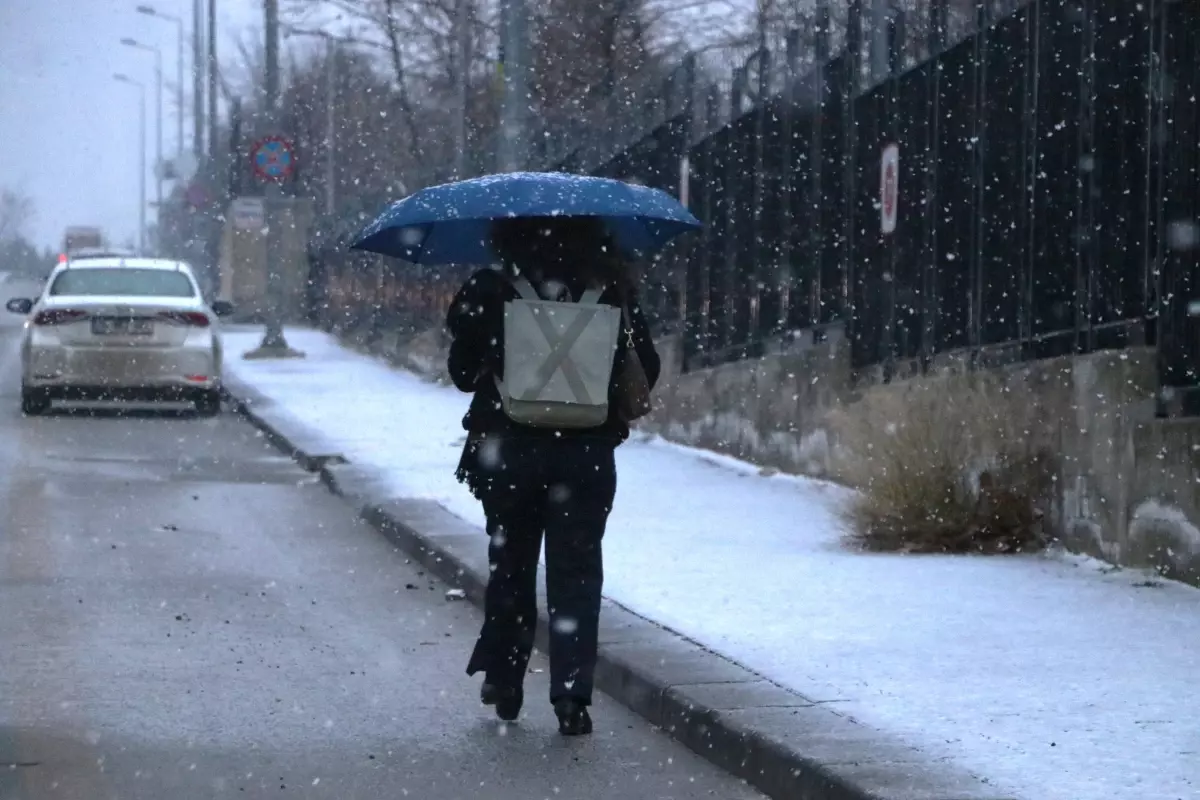 Ankara'da kar yağışı etkili oldu