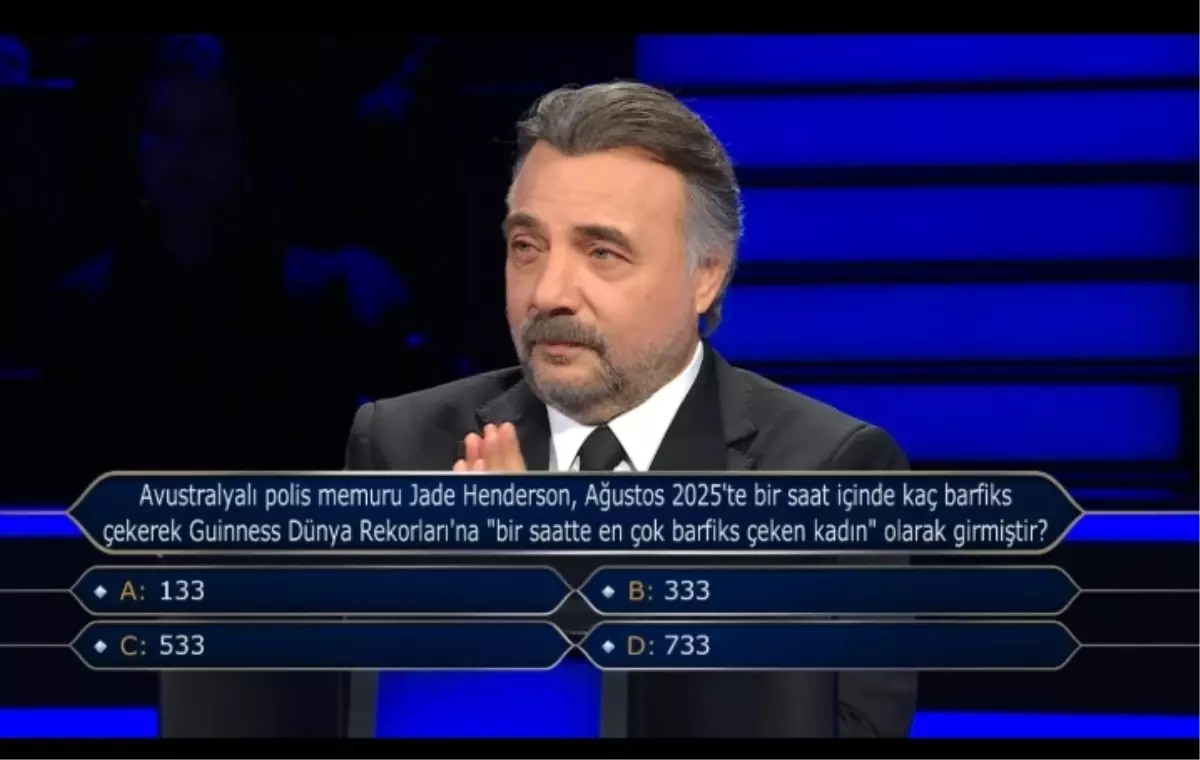 Avustralyalı polis memuru Jade Henderson, Ağustos 2025'te bir saat içinde kaç barfiks çekerek Guinness Dün...