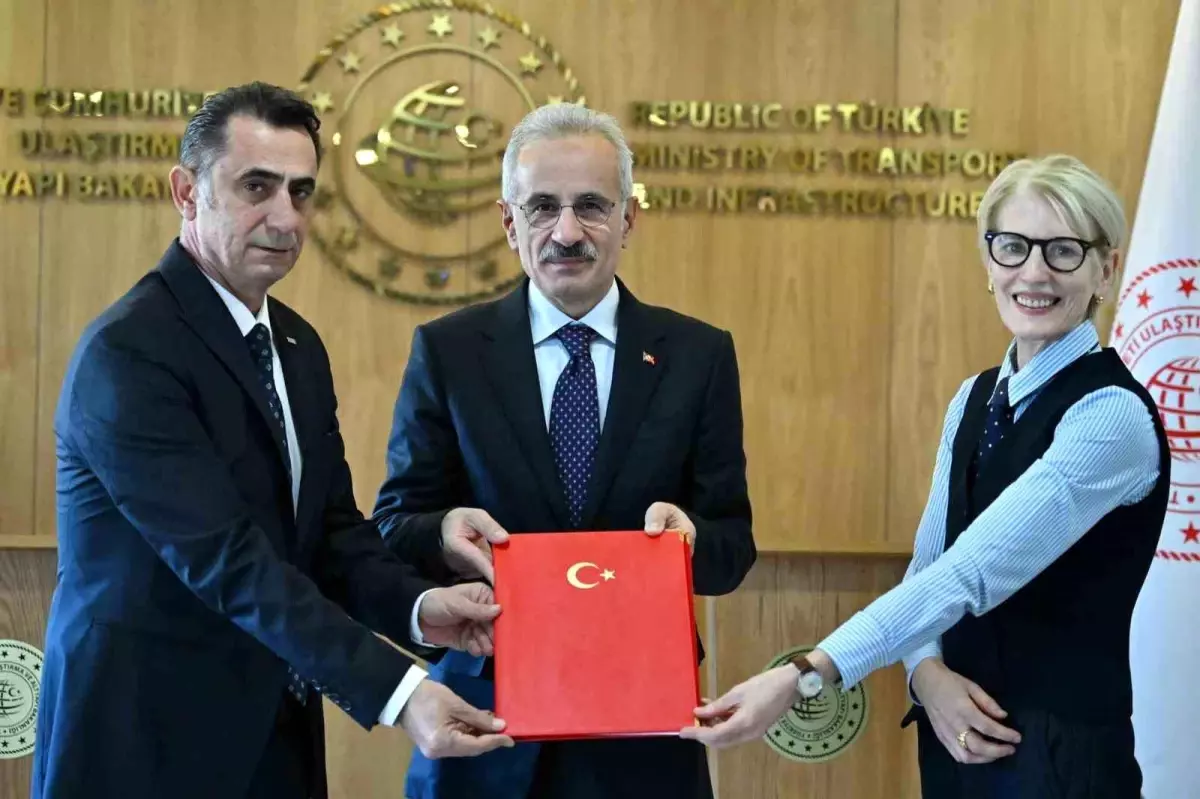 Bakan Uraloğlu: "Türkiye tarafında prototip üretim merkezi olarak TÜRASAŞ projede merkez rol üstlenecek"