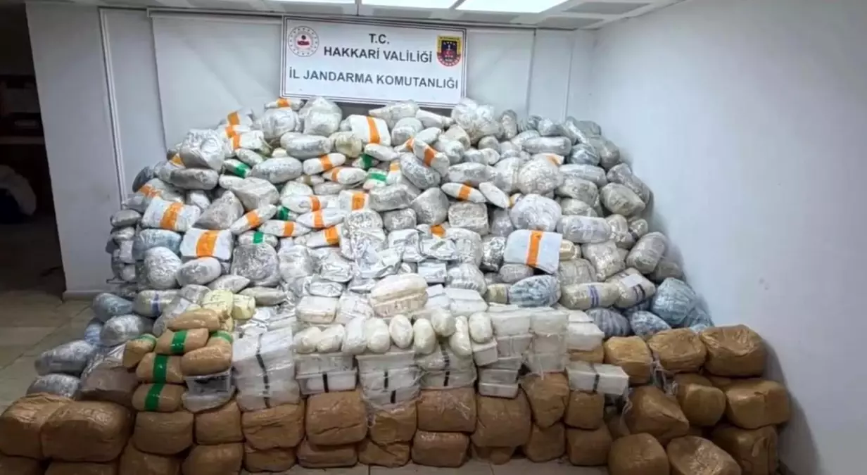 Bakan Yerlikaya: "Yüksekova kırsalında 860 kilogram uyuşturucu madde ele geçirildi"