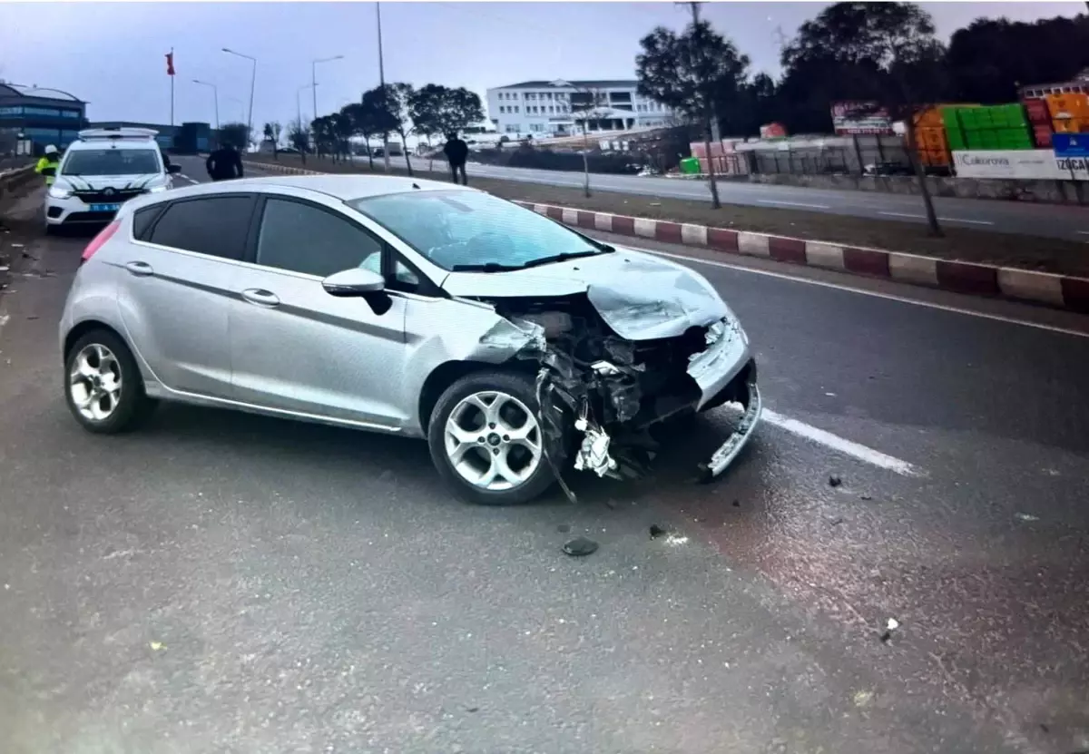 Bilecik'te direksiyon hakimiyetini kaybeden sürücü bariyere çarptı