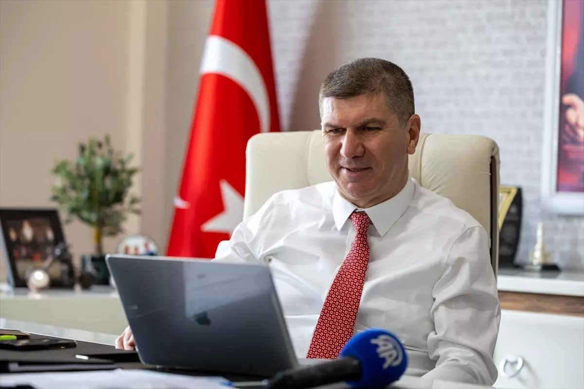 Burdur Belediye Başkanı Ercengiz, AA'nın 'Yılın Kareleri' oylamasına katıldı