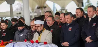 CHP Genel Başkanı Özel, eski Maden Mühendisleri Odası Başkanı Özbilgin'in cenaze törenine katıldı
