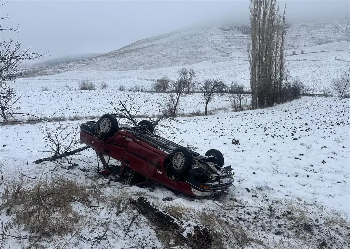 Çorum'da devrilen otomobildeki 4 kişi yaralandı