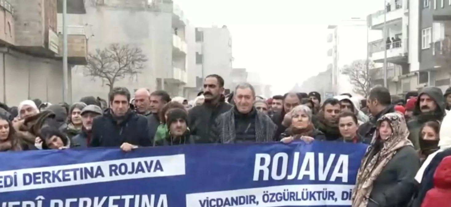 DEM Parti'li Bakırhan, Suruç'ta yürüyüşe katıldı