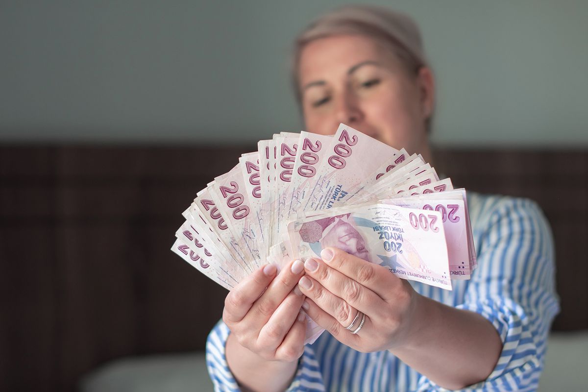 En düşük emekli aylığını 20 bin liraya yükselten teklif Meclis'ten geçti